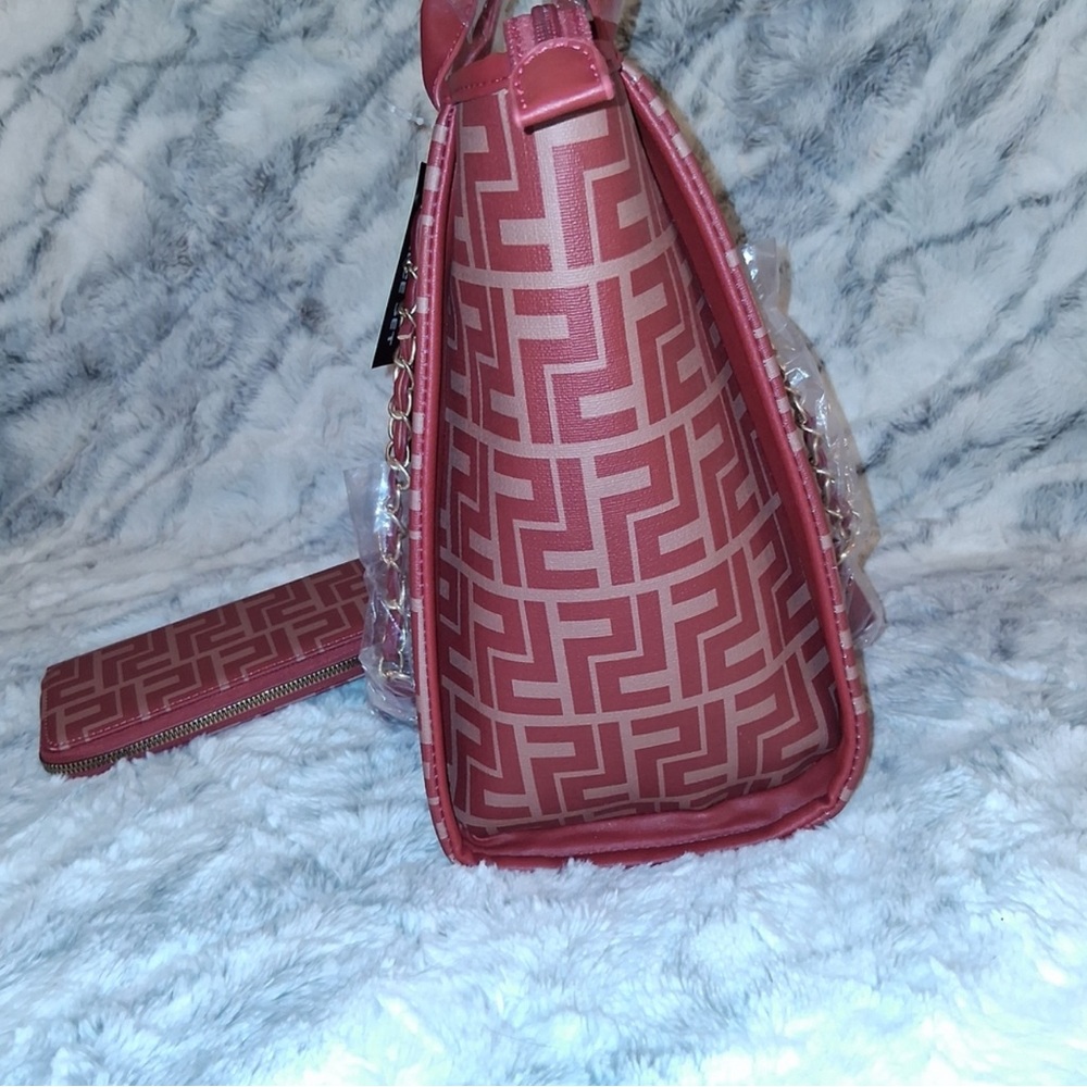 Stylish Red Patterned Tote Bag - Picture 7 of 16